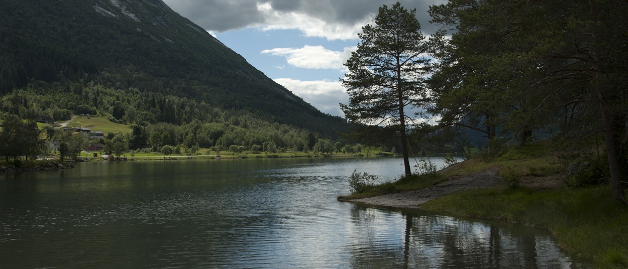 Norsko, jezero Strynevatnet, téměř by to lákalo na koupání